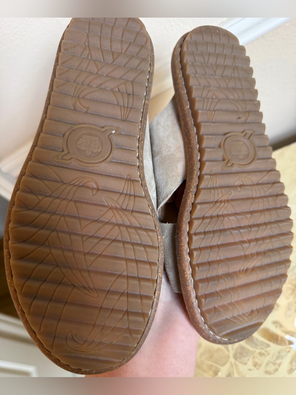 NWOT Born Rio Suede Flats. Brown Crisscross Strap. Size 7 - Picture 3 of 5